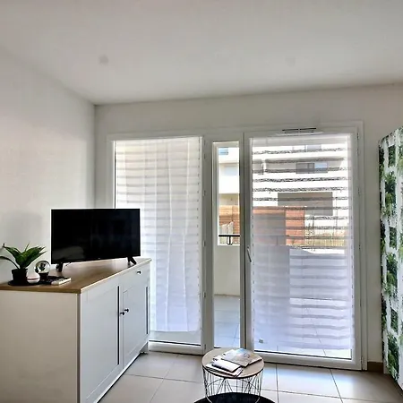 Studio Recent Pour 4 Personnes * Sérignan